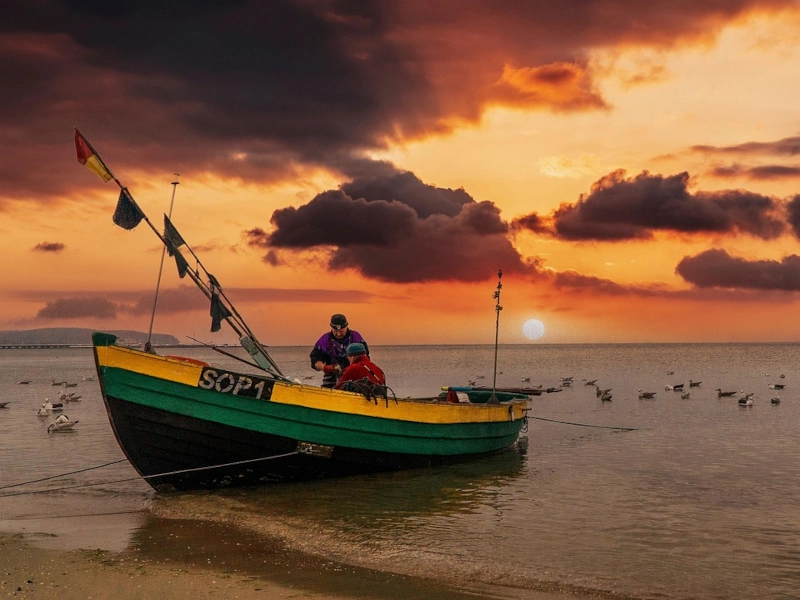 Barco de pesca no Mar Báltico em Gdynia na Polônia