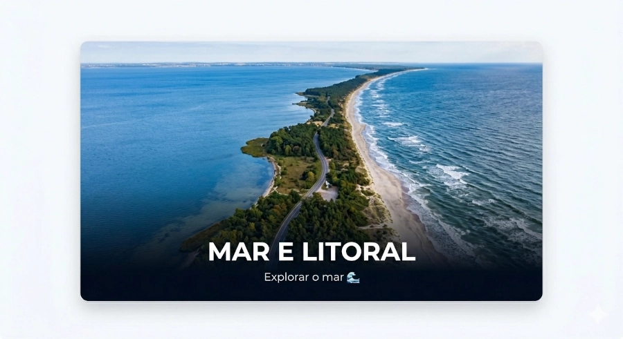 Foto aérea da Península de Hel mostrando a estreita faixa de terra entre o Mar Báltico e a Baía de Puck.