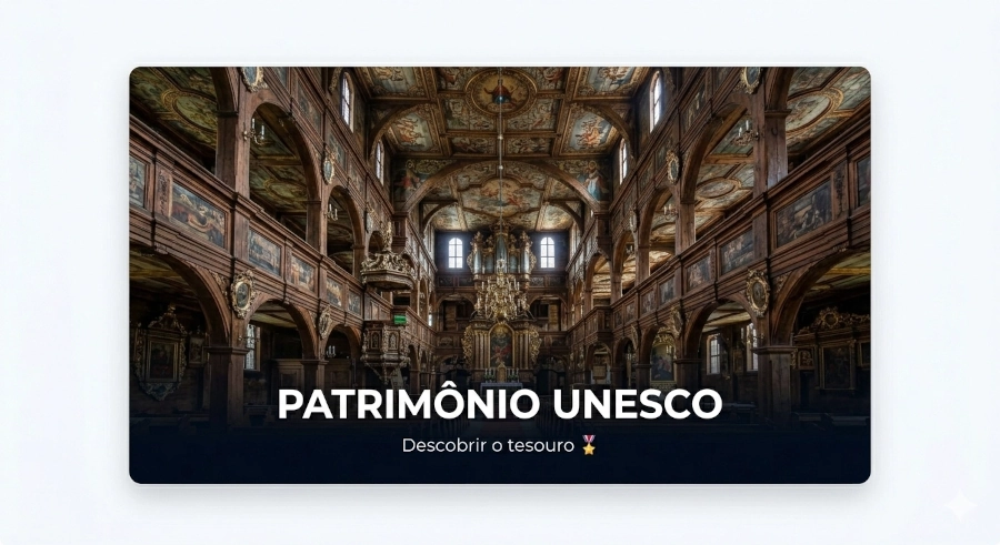Interior barroco detalhado da Igreja da Paz em Świdnica, construída inteiramente em madeira.